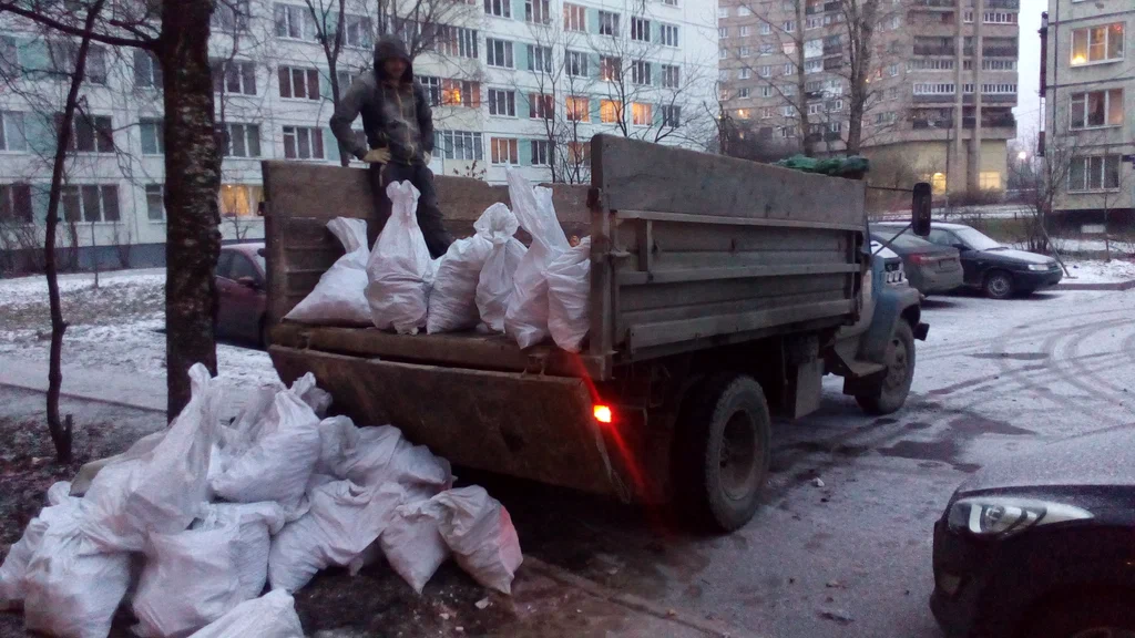 Вывоз мусора в мешках в Йошкаре-Ола в октябре