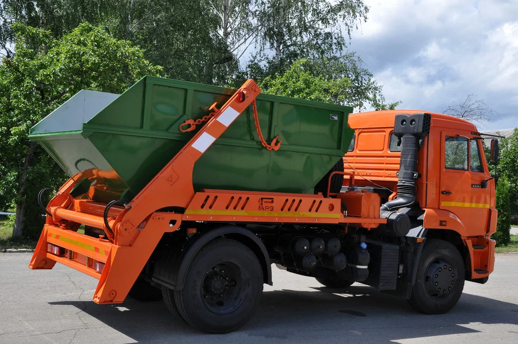 Заказ бункеровоза для вывоза мусора и отходов в Йошкаре-Ола в октябре