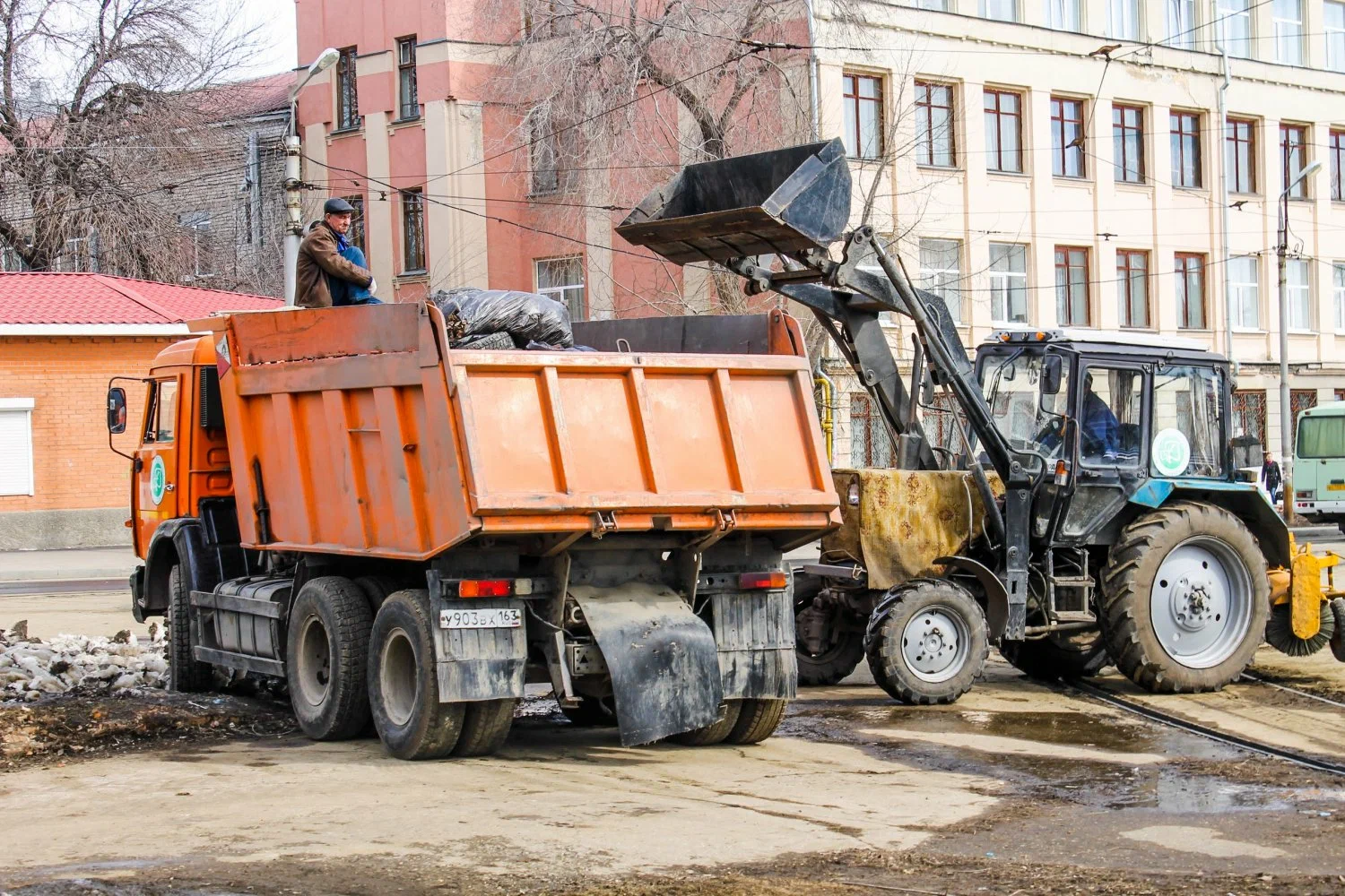 Вывоз мусора Камазом в Йошкаре-Ола – аренда и заказ Камаза 10 тонн от 2403 руб. в ПроМусор