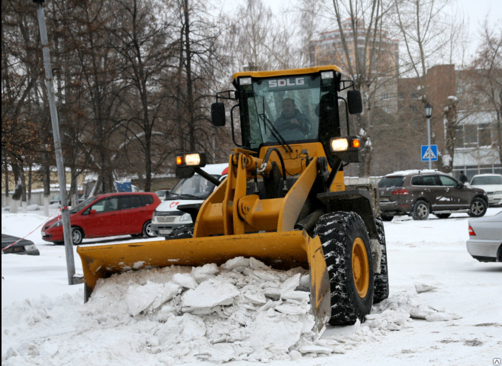 Аренда трактора для уборки снега в Йошкаре-Ола от ПроМусор – цена от 1023 руб., быстро и недорого