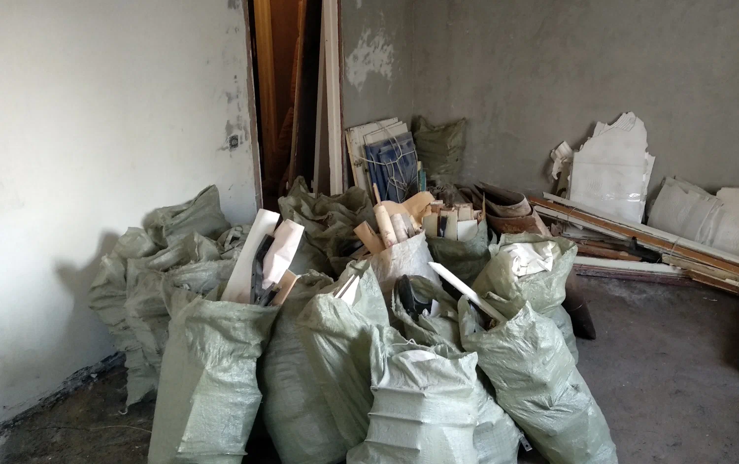 Уборка строительного мусора с вывозом и утилизацией в Йошкаре-Ола в октябре