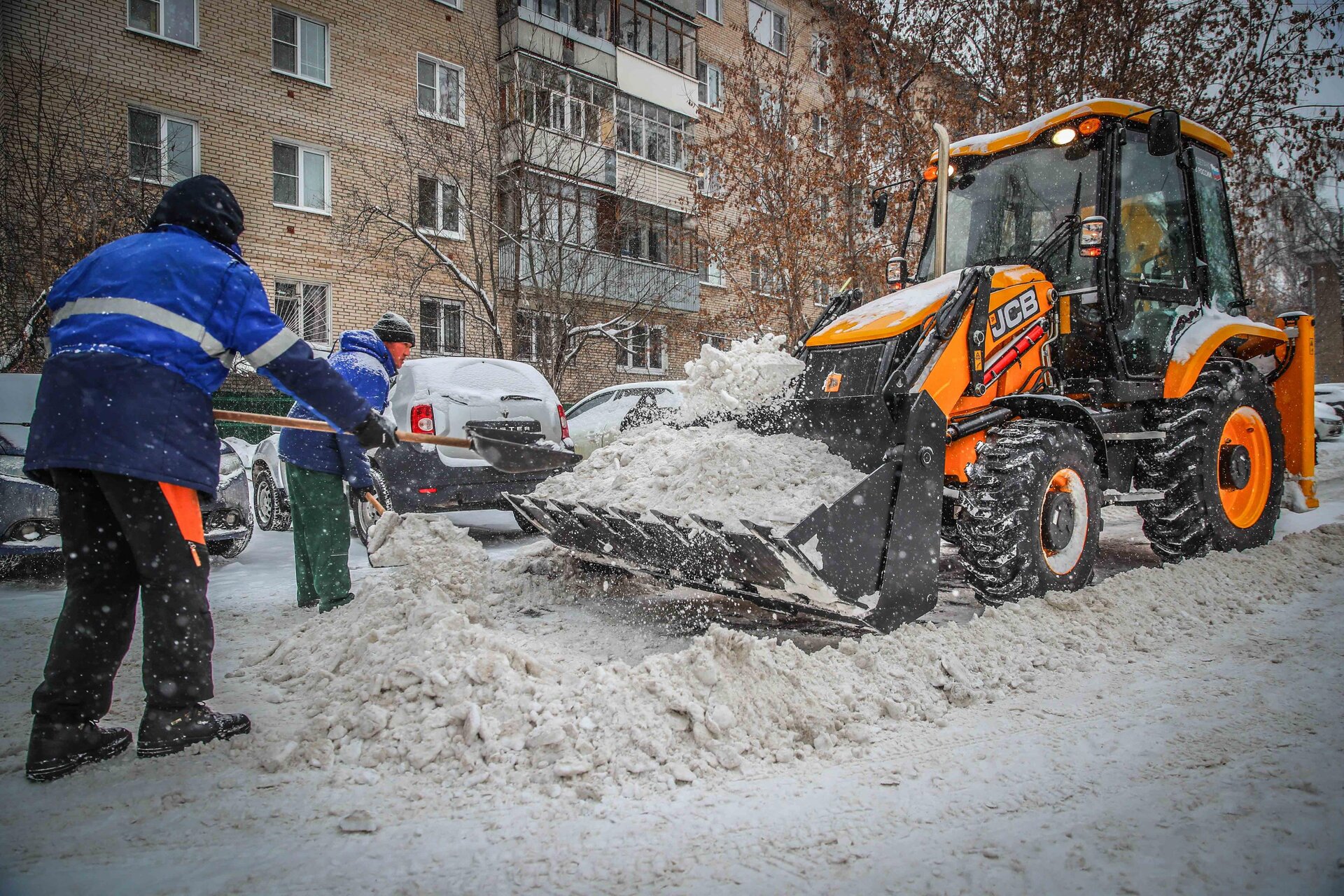 Очистка дворов от снега и наледи в Йошкаре-Ола — уборка снега, трактор и ручная, цены от 511 руб. | ПроМусор